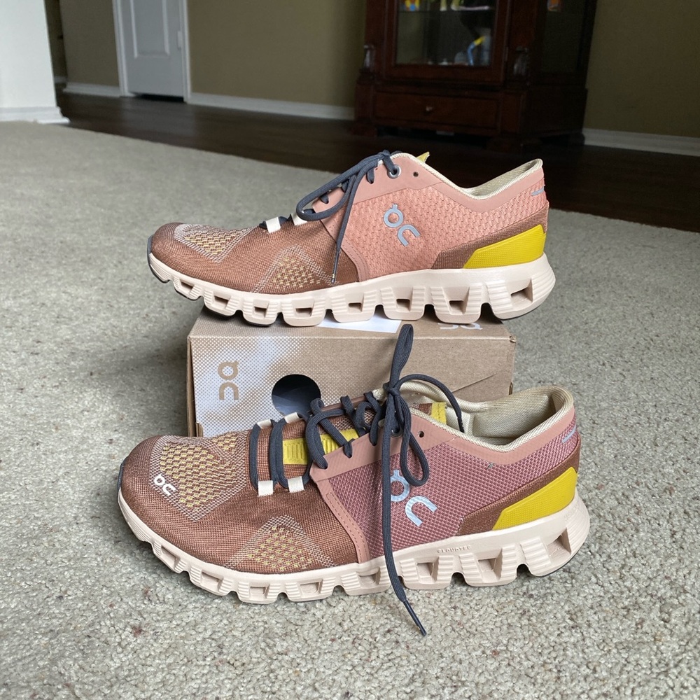 BN never worn On Cloud X Running/Training Shoe in the color Sand/Sable, size 9